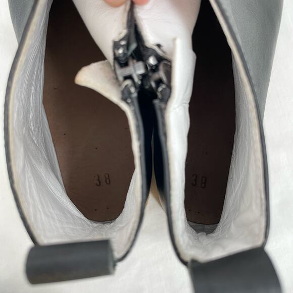 Sleek Black Leather Ankle Booties - Picture 9 of 10